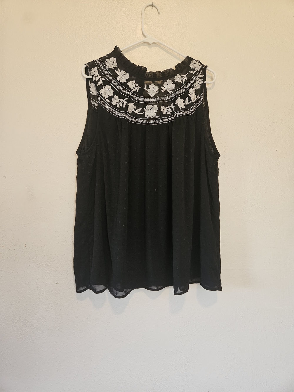 torrid Black Sleeveless Embroidered Yoke Tank